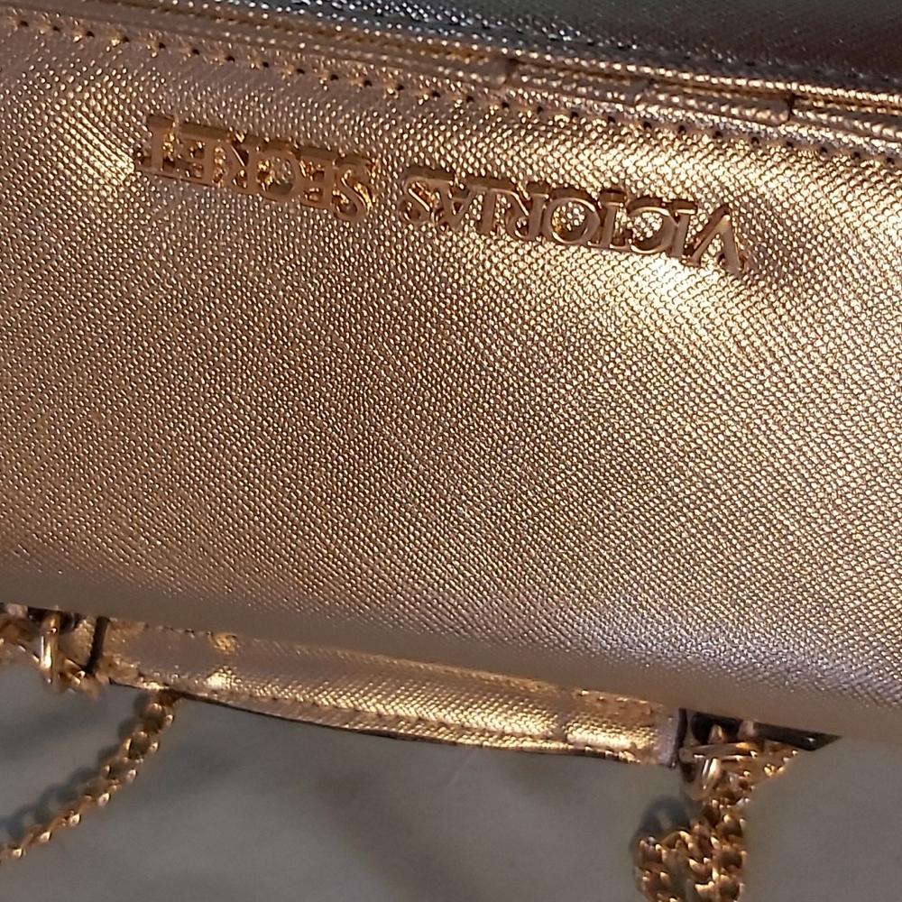 Nwot victoria's secret trifold gold chain pocketbook - Picture 6 of 7